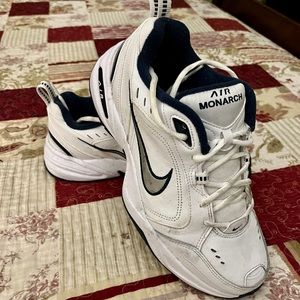 Men’s Nike Air Monarch 9.5